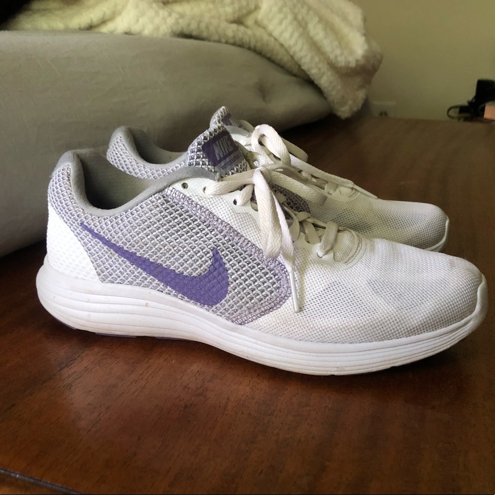 Nike Revolution